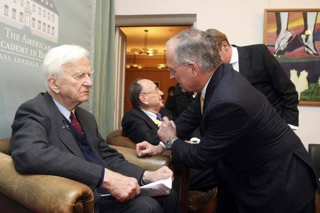 Richard von Weizsaecker im Gespraech Wolfgang Ischinger beim Foreign Policy Forum in der American Academy in Berlin, die Veranstaltung stand unter dem Motto: Toward a world free of nuclear weapons, Berlin Germany, Deutschland *** Richard from Weizsaecker at Talk Wolfgang Ischinger at Foreign Policy Forum in the American Academy in Berlin, the Event stand at the Motto Toward a World Free of Nuclear weapons, Berlin Germany, Germany