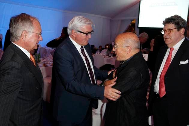 Wolfgang Ischinger, Frank-Walter Steinmeier, Volker Schloendorff und Gary Smith bei der Feier zu -20 Jahre American Academy in Berlin- in der American Academy in Berlin, 20th Anniversary Celebrating, Berlin Deutschland, Germany *** Wolfgang Ischinger, Frank Walter Steinmeier, Volker schloendorff and Gary Smith at the Celebration to 20 Years American Academy in Berlin in the American Academy in Berlin, 20th Anniversary Celebrating, Berlin Germany, Germany