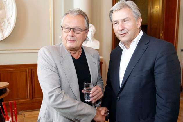 Essen zu Ehren des Intendanten der Volksbuehne Berlin zu dessen 20-jaehrigen Dienstjubilaeum im Roten Rathaus in Berlin, mit Klaus Wowereit und Frank Castorf, Berlin Deutschland, Germany *** Food to Honours of Directors the volksbuehne Berlin to whose 20 annual Service anniversary at Red City Hall in Berlin, with Klaus Wowereit and Frank Castorf, Berlin Germany, Germany