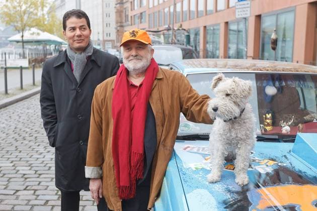 Henryk M. Broder und Hamed Abdel-Samad mit dem Hund Wilma, Entweder Broder - Die Deutschlandsafari beim ARD-Hauptstadtstudio in Berlin, neue Fernseh-Show, Berlin Deutschland *** Henryk M Broder and Hamed Abdel Samad with the Dog Wilma, Either Broder the Deutschlandsafari at ARD Hauptstadtstudio in Berlin, New Television Show, Berlin Germany