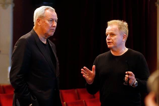 Faust I und II am Berliner Ensemble, Theater in Berlin, Premiere 22.04.2015, im Bild Komponist Herbert Groenemeyer und Regisseur Robert Wilson, warten auf die Fotoprobe, Berlin Deutschland, Germany *** fist I and II on Berlin Ensemble, Theatre in Berlin, Premiere 22 04 2015, at Picture Composer Herbert GROENEMEYER and Director Robert Wilson, wait at the Photo sample, Berlin Germany, Germany