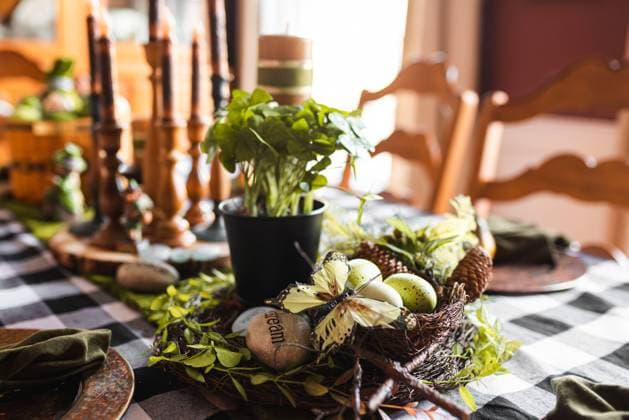 Rustic table setting with greenery and Easter decor. Kalamazoo, Michigan, United States R_TBFG250119B-1559614-01