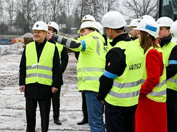 News Themen der Woche KW04 News Bilder des Tages 20.01.2025, xpsx, Lokal Offenbach Olaf Scholz Baustellenbesichtigung SAMSON, v.l. Bundeskanzler Olaf Scholz (SPD), Offenbach Hessen Deutschland (DEU)