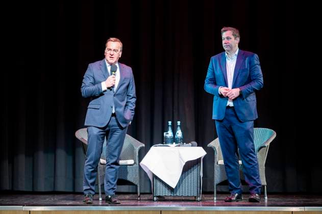 News Themen der Woche KW04 News Bilder des Tages 20.01.2025 - Bundesvorsitzender Lars Klingbeil (SPD) und Minister der Verteidigung Boris Pistorius (SPD) während der Wahlkampfveranstaltung Klingbeil trifft in der Stadthalle im niedersächsischen Walsrode. , Walsrode Niedersachsen Deutschland Stadthalle *** 20 01 2025 Federal Chairman Lars Klingbeil SPD and Minister of Defense Boris Pistorius SPD during the election campaign event Klingbeil meets in the town hall in Walsrode, Lower Saxony , Walsrode Lower Saxony Germany Stadthalle