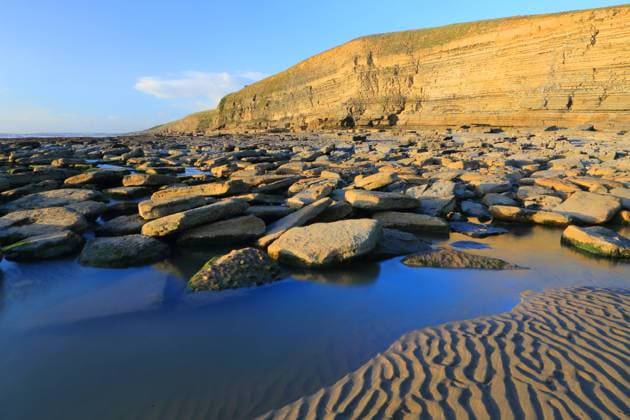 Creative Highlights World Limestone cliffs and beach, Dunraven Bay, Southerndown, Vale of Glamorgan, South Wales, United Kingdom Copyright: GeraintxTellem 1365-794