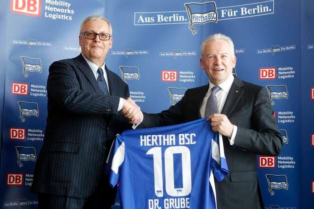 PK zur Verlaengerung des Sponsor-Partnerschaft von Hertha BSC und Deutsche Bahn in Berlin, mit Ruediger Grube, Vorstandsvorsitzender DB, und Werner Gegenbauer, Praesident Hertha, Trikot-Sponsor, Berlin Deutschland, Germany *** PK to Extension of Sponsor Partnership from Hertha BSC and German Rail in Berlin, with Ruediger Pit, Chairman of the Board DB, and Werner Gegenbauer, President Hertha, Shirt Sponsor, Berlin Germany, Germany