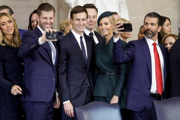 Bilder des Jahres 2025, News 01 Januar News Themen der Woche KW04 News Bilder des Tages Inauguration of the 47th President (L-R) Larua Trump, Eric Trump, Elon Musk, Ivanka Trump, and Donald Trump Jr. following US President Donald Trump™s inauguration as the 47th President of the United States in the rotunda of the United States Capitol in Washington, DC, USA, 20 January 2025. Trump™s planned outdoor inauguration ceremonies and events are being held inside today due to a forecast of extreme cold temperatures. AdMedia Washington District of Columbia United States of America EDITORIAL USE ONLY  Copyright: xx JLX121 CNP AdMediax admphotostwo912496
