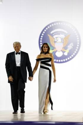News Themen der Woche KW04 News Bilder des Tages President Donald Trump arrives with First Lady Melania TrumpMelania at the Commander-in-Chief Ball on Monday, January 20, 2025 in Washington, DC. Pool  WAX2025012019923421 AnnaxMoneymaker