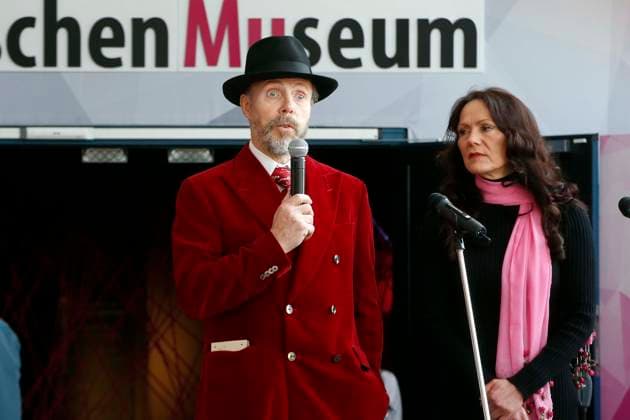 Koerperwelten, Menschen Museum in Berlin eroeffnet, PK mit Gunther von Hagens mit Ehefrau und Kuratorin Angelina Whalley, Ausstellung von Plastinaten menschlicher Koerper, Berlin Deutschland, Germany *** Body worlds, People Museum in Berlin opened, PK with Gunther from Hagens with Wife and Curator Angelina Whalley, Exhibition from Plastinaten Human Body, Berlin Germany, Germany