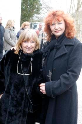 Trauerfeier fuer Reinhard Lakomy in Berlin, mit Angelika Mann und Regina Thoss, Berlin Deutschland, Germany *** Funeral service for Reinhard Lakomy in Berlin, with Angelika Man and Regina Thoss, Berlin Germany, Germany