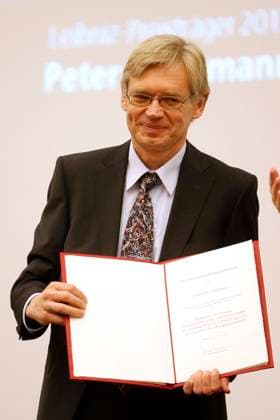 Verleihung des Gottfried Wilhelm Leibniz Preis 2013 der Deutschen Forschungsgemeinschaft in der Berlin-Brandenburgischen Akademie in Berlin an Peter Hegemann, Prof. der Biophysik an der Humboldt-Universitaet Berlin, Berlin Deutschland, Germany