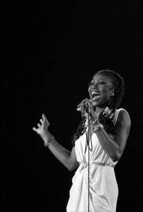 Patti Boulaye (Sopot 79) Die britisch-nigerianische Sängerin und Schauspielerin Patti Boulaye (Patricia Ngozi Komlosy) bei ihrem Auftritt beim Sopot International Song Festival 1979, wo sie mit ihrem Song You Stepped Into My Life den 3. Platz im kleinen Finale der Plattenfirmenvertretenden belegte, Polen 1979. Der Auftritt war jedoch weit überschattet vom Auftritt von Boney M im gleichen Jahr. Sopot Opera Lesna Pommern Polen *** Patti BOULAYE Sopot 79 the British Nigerian Singer and Actress Patti BOULAYE Patricia Ngozi KOMLOSY at their Appearance at Sopot International Song Festival 1979, where you with their Song You stepped into My Life the 3 Place at small Final the Record company representatives occupied, Poland 1979 the Appearan Copyright: TassiloxLeher LEH_91020000898 Nur redaktionelle Nutzung Editorial usage only EDITORIAL USE ONLY