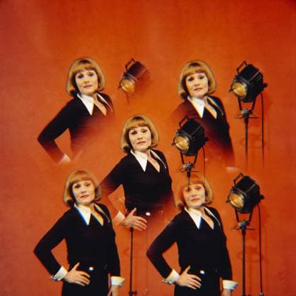 Gisela May Die deutsche Schauspielerin, Sängerin und Brecht-Interpretin Gisela May im Porträt im Kaleidoskop bei einem Fotoshooting im Fotostudio von Tassilo Leher, DDR um 1976. Ost-Berlin Deutschland (DDR) *** Gisela May the German Actress, Singer and Brecht Interpreter Gisela May at Portrait at Kaleidoscope at a Photo shoot at Photo Studio from Tassilo Leher, GDR at 1976 East Berlin Germany GDR Copyright: TassiloxLeher LEH_91020001316 Nur redaktionelle Nutzung Editorial usage only EDITORIAL USE ONLY