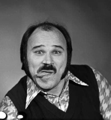 Dieter Schneider Der deutsche Lied- und Schlagertextdichter Dieter Schneider im Porträt bei einem Fotoshooting im Fotostudio von Tassilo Leher, DDR 1974. Ost-Berlin Deutschland (DDR) *** Dieter Schneider the German Song and Pop lyricist Dieter Schneider at Portrait at a Photo shoot at Photo Studio from Tassilo Leher, GDR 1974 East Berlin Germany GDR Copyright: TassiloxLeher LEH_91020001383 Nur redaktionelle Nutzung Editorial usage only EDITORIAL USE ONLY