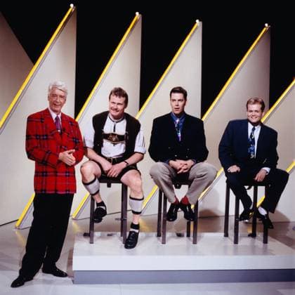 RECORD DATE NOT STATED HERZBLATT Herzblatt - Eine Show zum Verlieben, ARD Flirtshow, 1988, Moderation: Rudi Carrell, hier mit drei Kandidaten der Flirtshow, Deutschland Copyright: kpa kpa_55045795 EDITORIAL USE ONLY