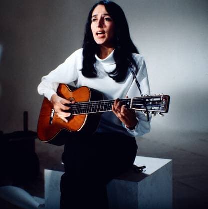 JOAN BAEZ Musikerin Joan Baez, amerikanische Folk-Sängerin und Gitarristin, bei einem Auftritt, 1978., Deutschland Copyright: kpa kpa_55060107 EDITORIAL USE ONLY
