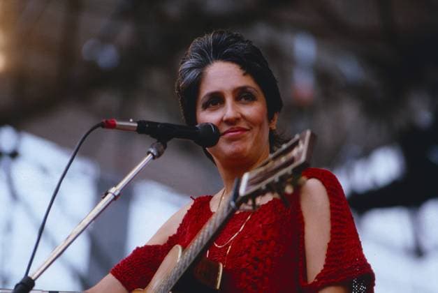 JOAN BAEZ Musikerin Joan Baez, amerikanische Folk-Sängerin und Gitarristin, bei einem Auftritt, 1984., Deutschland Copyright: kpa kpa_55060114 EDITORIAL USE ONLY