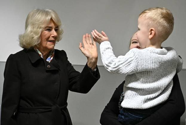 Entertainment Themen der Woche KW04 Entertainment Bilder des Tages Britain s Queen Camilla visits Great Western Hospital, in Swindon, UK on January 21, 2025. Britain s Queen Camilla meets blind patient Jackson James and his mother during a visit for the official opening of the new Emergency Department at Great Western Hospital, in Swindon, on January 21, 2025., Credit:BEN STANSALL Avalon United Kingdom, Wiltshire, Swindon  Copyright: xBENxSTANSALLx xAvalonx 0956066739