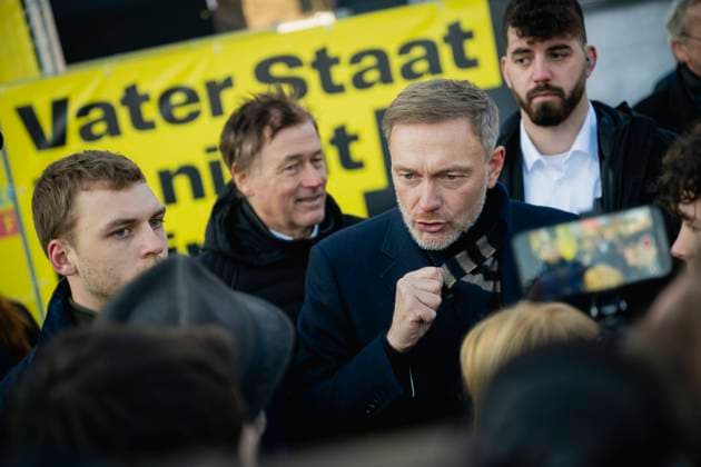 News Themen der Woche KW04 News Bilder des Tages WAHLKAMPFVERANSTALTUNG ZUR BUNDESTAGSWAHL DER FDP IN ERFURT 21 01 2025 - Erfurt: Der Spitzenkandidat der FDP, Christian Lindner, auf der Wahlkampfveranstaltung der FDP zur Bundestagswahl 2025 auf dem Erfurter Domplatz am 21. Januar 2025. In Deutschland wird am 23. Februar 2025 ein neuer Bundestag gewählt. _________________ *** FDP FEDERAL ELECTION CAMPAIGN EVENT IN ERFURT 21 01 2025 Erfurt The FDPs lead candidate, Christian Lindner, at the FDPs campaign event for the 2025 federal election in Erfurts Domplatz on January 21, 2025 A new Bundestag will be elected in Germany on February 23, 2025