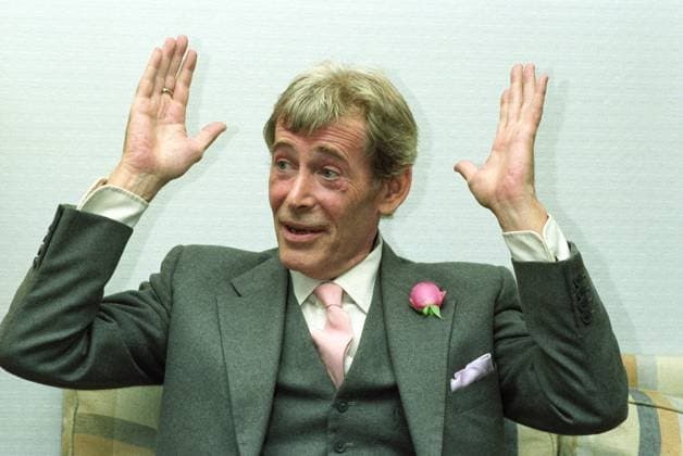 Der irische Schauspieler Peter O Toole bei einem Interviewtermin in Hamburg, 31. Oktober 1987. O Toole wurde durch die Hauptrolle im Film Lawrence von Arabien weltberühmt *** The Irish actor Peter O Toole at an interview in Hamburg, October 31, 1987 O Toole became world-famous for his leading role in the film Lawrence of Arabia