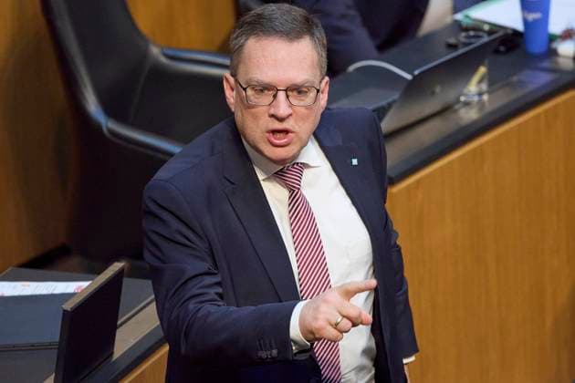 - Wien 22.01.2025- Nationalrat - Heute fand im Parlament eine Nationalratssitzung statt während gleichzeitig die Koalitionsverhandlung zwischen FPÖ und ÖVP zu einer neuen Regierung stattfinden. PHOTO: ÖVP Klubobmann August Wöginger. Vienna (AUSTRIA) - A session of the Austrian parliament took place today while coalition negotiations between FPOe and OeVP for a new government are underway. OVP, Sitzung Nationalrat *** Vienna 22 01 2025 National Council A session of the Austrian parliament took place today while coalition negotiations between FPÖ and OeVP for a new government are underway PHOTO ÖVP Klubobmann August Wöginger Vienna AUSTRIA A session of the Austrian parliament took place today while coalition negotiations between FPOe 
