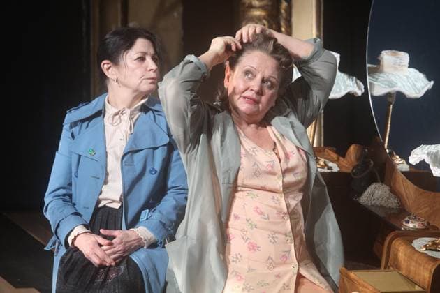 Fotoprobe DIE PRAESIDENTINNEN von Werner Schwab - Berliner Ensemble in Berlin - Ursula Hoepfner-Tabori als MARIEDL und Swetlana Schoenfeld als GRETE - Berlin Deutschland, Germany *** Photo sample the PRAESIDENTINNEN from Werner Schwab Berlin Ensemble in Berlin Ursula Hoepfner Tabori as Mariedl and Svetlana Schoenfeld as Grete Berlin Germany, Germany