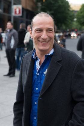 Peter Fitzek, Oberhaupt des von ihm gegruendeten Fantasiestaat Koenigreich Deutschland, ist heute im Publikum mit weiteren rechtsesoterischen Reichsbuerger, Demonstration der Verschwoerungstheoretiker am Potsdamer Platz in Berlin, Berlin Deutschland, Germany *** Peter Fitzek, Head of from him founded Fantasy state Kingdom Germany, is Today at Audience with further right-wing esoteric Reichsbuerger, Demonstration the Verschwoerungstheoretiker on Potsdam Place in Berlin, Berlin Germany, Germany