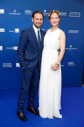 Axel Schreiber gestorben Tessa Mittelstaedt, Axel Schreiber beim Deutscher Schauspielerpreis 2017, Preisverleihung in Berlin, Roter Teppich, Berlin Deutschland, Germany *** Tessa Mittelstaedt, Axel Schreiber at German Actor Award 2017, Award ceremony in Berlin, Red Carpet, Berlin Germany, Germany