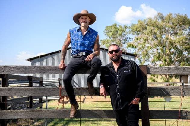 TAMWORTH COUNTRY MUSIC FESTIVAL, Musicians Nick Wolfe (left), and Tom Wolfe from The Wolfe Brothers pose for a photograph during the 53rd Tamworth Country Music Festival in Tamworth, NSW, Friday, January 24, 2025. ( NO ARCHIVING, EDITORIAL USE ONLY, NO USE IN BOOKS WITHOUT CONSENT TAMWORTH NEW SOUTH WALES AUSTRALIA  Copyright: xBIANCAxDExMARCHIx 20250124155435900959