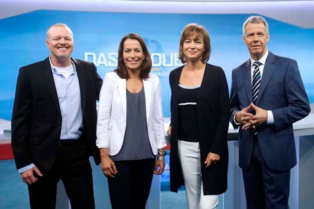 TV-Duell 2013 zur Bundestagswahl 2013 im Fernsehstudio in Berlin, gemeinsame Fernsehsendung der ARD, ZDF, RTL und ProSieben, Besichtigung des Studio mit den Moderatoren Stefan Raab, Anne Will, Maybrit Illner und Peter Kloeppel, Berlin Deutschland, Germany