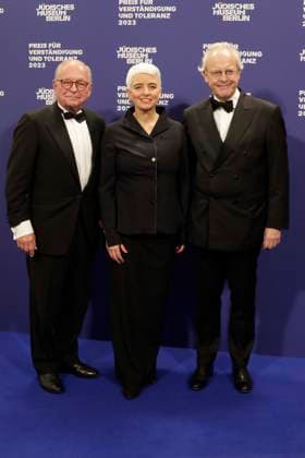 Preistraeger Wolfgang Ischinger, Laudator Ronald S. Lauder, Hetty Berg, Museumsdirektorin, beim 22. Preis für Verständigung und Toleranz, Preisverleihung im Juedisches Museum in Berlin, Berlin Deutschland, Germany *** Preistraeger Wolfgang Ischinger, Laudator Ronald S Lauder, Hetty Mountain, Museum Director, at 22 Price for Notification and Tolerance, Award ceremony at Jewish Museum in Berlin, Berlin Germany, Germany