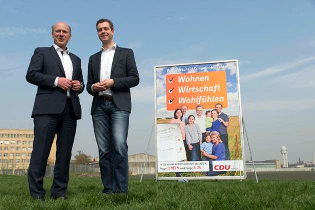 Vorstellung der CDU-Plakatkampagne zum Volksentscheid ueber die Zukunft des Tempelhofer Feld in Berlin mit Kai Wegner, Generalsekretaer, und dem stadtentwicklungspolitischen Sprecher der CDU-Fraktion, Stefan Evers, Berlin Deutschland, Germany *** presentation the CDU Poster campaign to Referendum Via the Future of Tempelhofer Field in Berlin with Kai Wegner, Secretary General, and the stadtentwicklungspolitischen Spokesperson the CDU Fraction, Stefan Evers, Berlin Germany, Germany