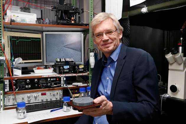 Berliner Wissenschaftspreis 2015 in Berlin verliehen an Peter Hegemann, hier in seinem Labor der Humboldt-Universitaet, Berlin Deutschland, Germany