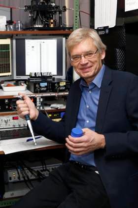 Berliner Wissenschaftspreis 2015 in Berlin verliehen an Peter Hegemann, hier in seinem Labor der Humboldt-Universitaet, Berlin Deutschland, Germany