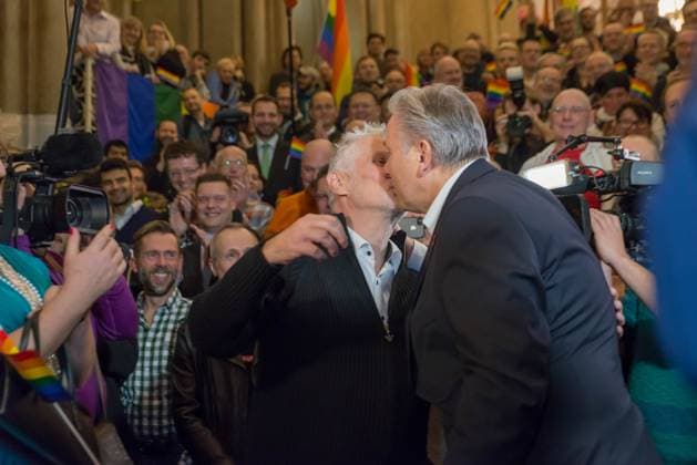 Feierliche Verabschiedung von Klaus Wowereit im Roten Rathaus in Berlin, Abschiedsfeier des Lesben- und Schwulenverbands Berlin-Brandenburg und der Berliner AIDS-Hilfe, mit Lebenspartner Joern Kubicki, Berlin Deutschland, Germany *** Celebration Adoption from Klaus Wowereit at Red City Hall in Berlin, Farewell party of Lesbians and gay association Berlin Brandenburg and the Berlin AIDS Help, with Life partner Joern Kubicki, Berlin Germany, Germany