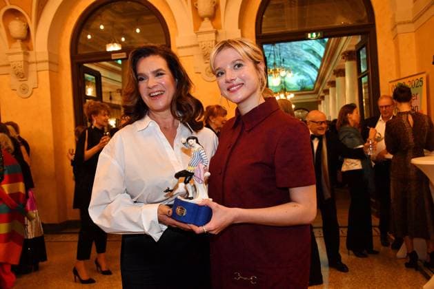 Katarina Witt und Jella Haase bei der Verleihung Bayerischer Filmpreis am 24.01.2025 im Prinzregententheater in Muenchen Bayerischer Filmpreis 2025 in Muenchen