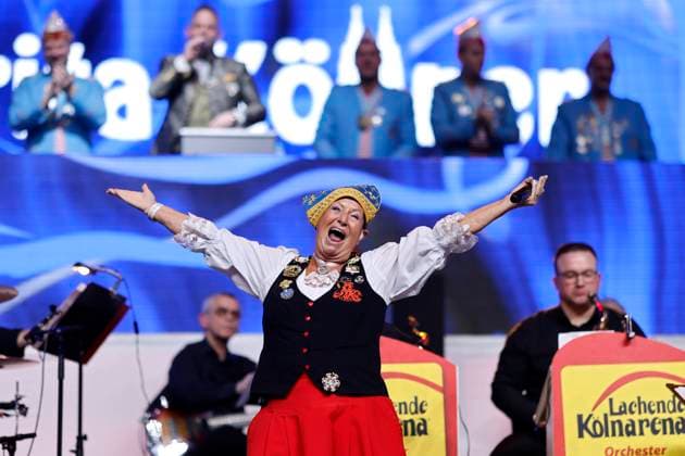 Bilder des Jahres 2025, Entertainment 01 Januar Entertainment Themen der Woche KW04 Entertainment Bilder des Tages Sängerin Marita Köllner ohne Haarteil bei der Lachenden Kölnarena 2025 in der Lanxess Arena. Köln, 24.01.2025 NRW Deutschland *** Singer Marita Köllner without hairpiece at the Laughing Kölnarena 2025 in the Lanxess Arena Cologne, 24 01 2025 NRW Germany Copyright: xChristophxHardtx