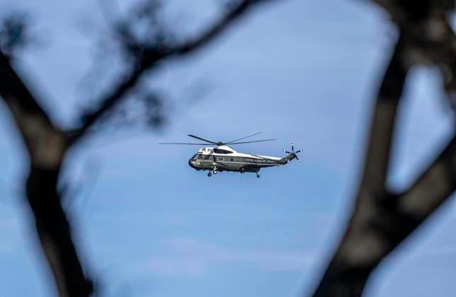 News Themen der Woche KW04 News Bilder des Tages 2 January 24, 2025, Pacific Palisades, California, USA: January 24, 2025: US President Donald Trump flies over the Pacific Palisades in Marine One to view the devestation caused by the Palisades Fire. Pacific Palisades USA - ZUMAh234 20250124_zsp_h234_013 Copyright: xMarkxEdwardxHarrisx