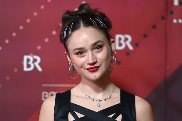 Marlina Mitterhofer (Schauspielerin), Einzelbild,angeschnittenes Einzelmotiv,Portraet,Portrait,Porträt. Roter Teppich,Red Carpet,Bayerischer Filmpreis 2024 am 24.01.2025 im Prinzregententheater in Muenchen.