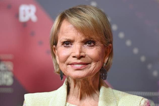 Uschi GLAS (Schauspielerin), Einzelbild,angeschnittenes Einzelmotiv,Portraet,Portrait,Porträt Roter Teppich,Red Carpet,Bayerischer Filmpreis 2024 am 24.01.2025 im Prinzregententheater in Muenchen.