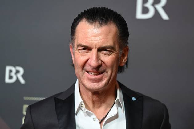 Philipp Welte, Einzelbild,angeschnittenes Einzelmotiv,Portraet,Portrait,Porträt. Roter Teppich,Red Carpet,Bayerischer Filmpreis 2024 am 24.01.2025 im Prinzrgententheater in Muenchen.