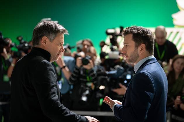 Ausserordentliche Bundesdelegiertenkonferenz von BUENDNIS 90 DIE GRUENEN Kanzlerkandidat Robert Habeck mit Felix Banaszak bei der Ausserordentlichen Bundesdelegiertenkonferenz 2025 von BUENDNIS 90 DIE GRUENEN im Berliner CityCube , Berlin, 26.01.2025 Berlin Berlin Deutschland *** Extraordinary Federal Delegates Conference of BUENDNIS 90 DIE GRUENEN Chancellor candidate Robert Habeck with Felix Banaszak at the Extraordinary Federal Delegates Conference 2025 of BUENDNIS 90 DIE GRUENEN in Berlin CityCube , Berlin, 26 01 2025 Berlin Berlin Germany