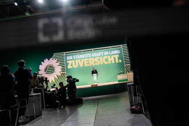 Bundesdelegiertenkonferenz von Bündnis 90 Die Grünen vor der Bundestagswahl 2025 Robert Habeck, Kanzlerkandidat und Bundeswirtschaftsminister während seiner Rede vor dem kleinen Parteitag;Bundesdelegiertenkonferenz von Bündnis 90 Die Grünen vor der Bundestagswahl 2025 Robert Habeck, Kanzlerkandidat und Bundeswirtschaftsminister während seiner Rede vor dem kleinen Parteitag, Berlin Berlin Deutschland Messe, City Cube *** Federal Delegates Conference of Alliance 90 The Greens ahead of the 2025 federal elections Robert Habeck, candidate for chancellor and Federal Minister of Economics during his speech to the small party conference Federal Delegates Conference of Alliance 90 The Greens ahead of the 2025 federal elections Robert H