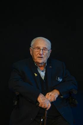 Zeitzeuge Albrecht Weinberg erzählt vom Holocaust. Albrecht Weinberg ist einer der letzten Überlebenden des Holocaust und zu Gast im Zollhaus von Leer Ostfriesland. Leer Niedersachsen Deutschland *** Contemporary witness Albrecht Weinberg talks about the Holocaust Albrecht Weinberg is one of the last survivors of the Holocaust and a guest at the customs house in Leer Ostfriesland Leer Lower Saxony Germany Copyright: xdiebildwerftx