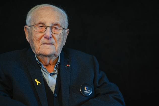 Zeitzeuge Albrecht Weinberg erzählt vom Holocaust. Albrecht Weinberg ist einer der letzten Überlebenden des Holocaust und zu Gast im Zollhaus von Leer Ostfriesland. Leer Niedersachsen Deutschland *** Contemporary witness Albrecht Weinberg talks about the Holocaust Albrecht Weinberg is one of the last survivors of the Holocaust and a guest at the customs house in Leer Ostfriesland Leer Lower Saxony Germany Copyright: xdiebildwerftx