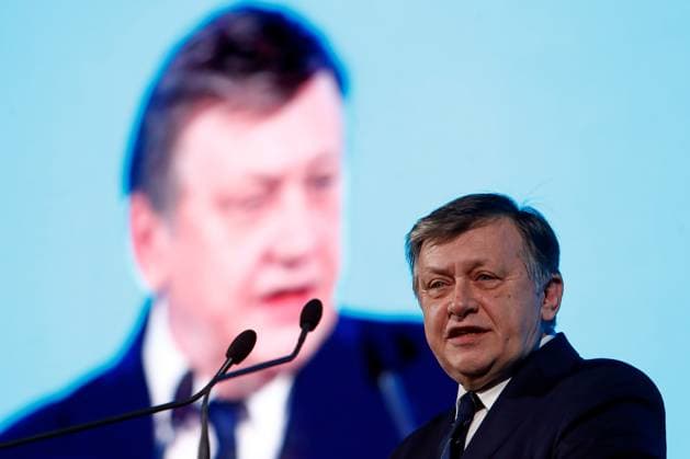 News Themen der Woche KW04 News Bilder des Tages (250127) -- BUCHAREST, Jan. 27, 2025 -- Crin Antonescu addresses the delegates of National Liberal Party convention at the Parliament Palace in Bucharest, Romania, on Jan. 26, 2025. The National Liberal Party announced following a coalition meeting in early January that Crin Antonescu will remain the coalition s official presidential candidate. Romania s ruling coalition has agreed to have the first round of the presidential elections on May 4, 2025, with a potential runoff set for May 18. (Photo by Xinhua) ROMANIA-BUCHAREST-CRIN ANTONESCU-PRESIDENTIAL CANDIDATE CristianxCristel 