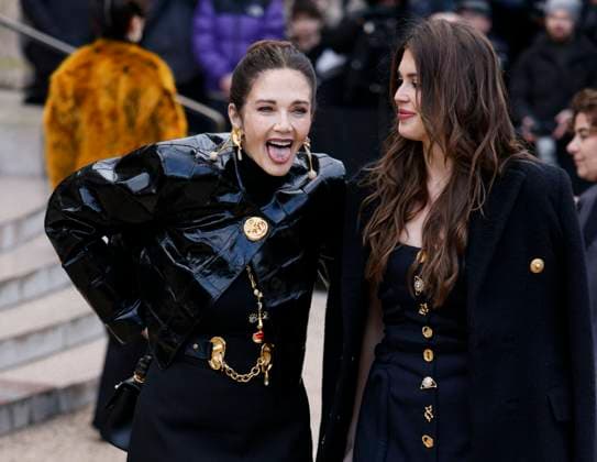 PFW - Schiaparelli Arrivals Paris, France - January 27: Lynda Carter, Jessica Altman arrive to Schiaparelli fashion show during the Haute Couture Fall Winter 2025 - 2026 Fashion Week on January 27, 2025 in Paris, France. Photo by Marco Piovanotto ABACAPRESS.COM Paris France  Copyright: xPiovanottoxMarco ABACAx