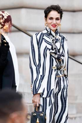 PFW - Schiaparelli Arrivals Paris, France - January 27: Carla Bruni, Farida Khelfa arrive to Schiaparelli fashion show during the Haute Couture Fall Winter 2025 - 2026 Fashion Week on January 27, 2025 in Paris, France. Photo by Marco Piovanotto ABACAPRESS.COM Paris France  Copyright: xPiovanottoxMarco ABACAx