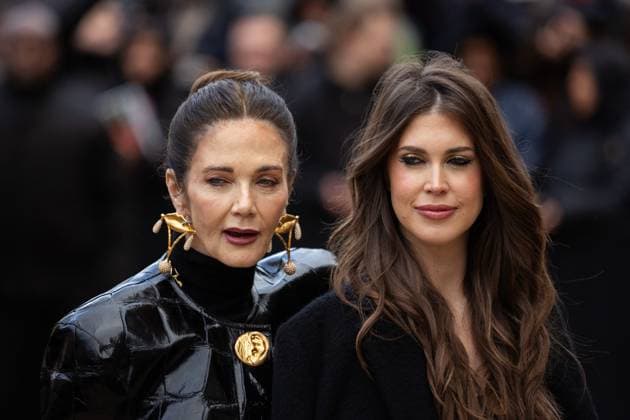PFW - Schiaparelli Haute Couture - Arrivals NB Lynda Carter and Jessica Altman attends the Schiaparelli Haute Couture Spring-Summer 2025 show as part of Paris Fashion Week on January 27, 2025 in Paris, France. Photo by Nasser Berzane ABACAPRESS.COM Paris France  Copyright: xBerzanexNasser ABACAx