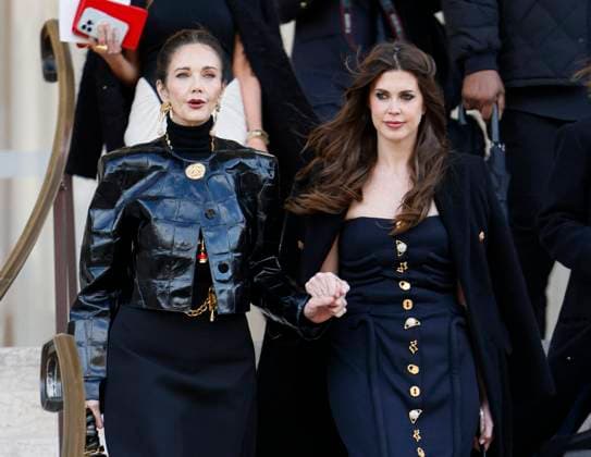 PFW - Celebs At Schiaparelli Lynda Carter, Jessica Altman arrives to Schiaparelli fashion show during the Haute Couture Fall Winter 2025 - 2026 Fashion Week on January 27, 2025 in Paris, France. Photo by Marco Piovanotto ABACAPRESS.COM Paris France  Copyright: xPiovanottoxMarco ABACAx